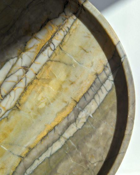ROUND PLATE POCAHONTAS | Marble Accessories | MAAMI HOME