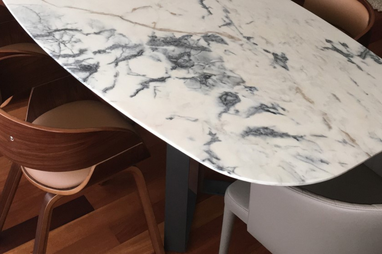Marble Decor  - Transform a room: why dining table shape matters