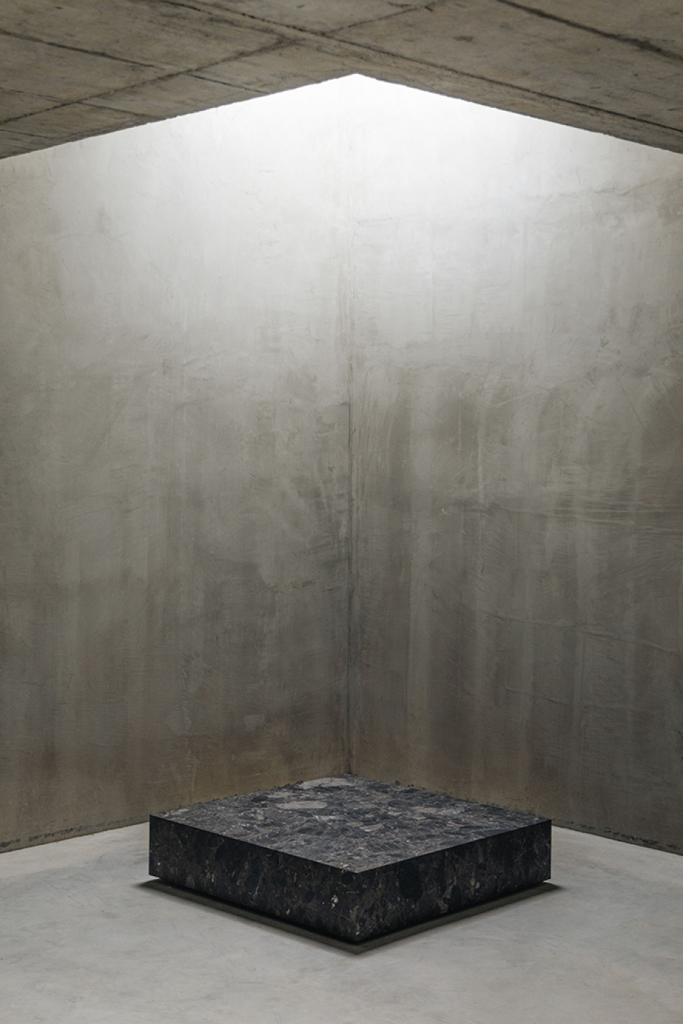 EDGE L GRIS ALVITO image 2 | Marble Coffee Tables | MAAMI HOME 