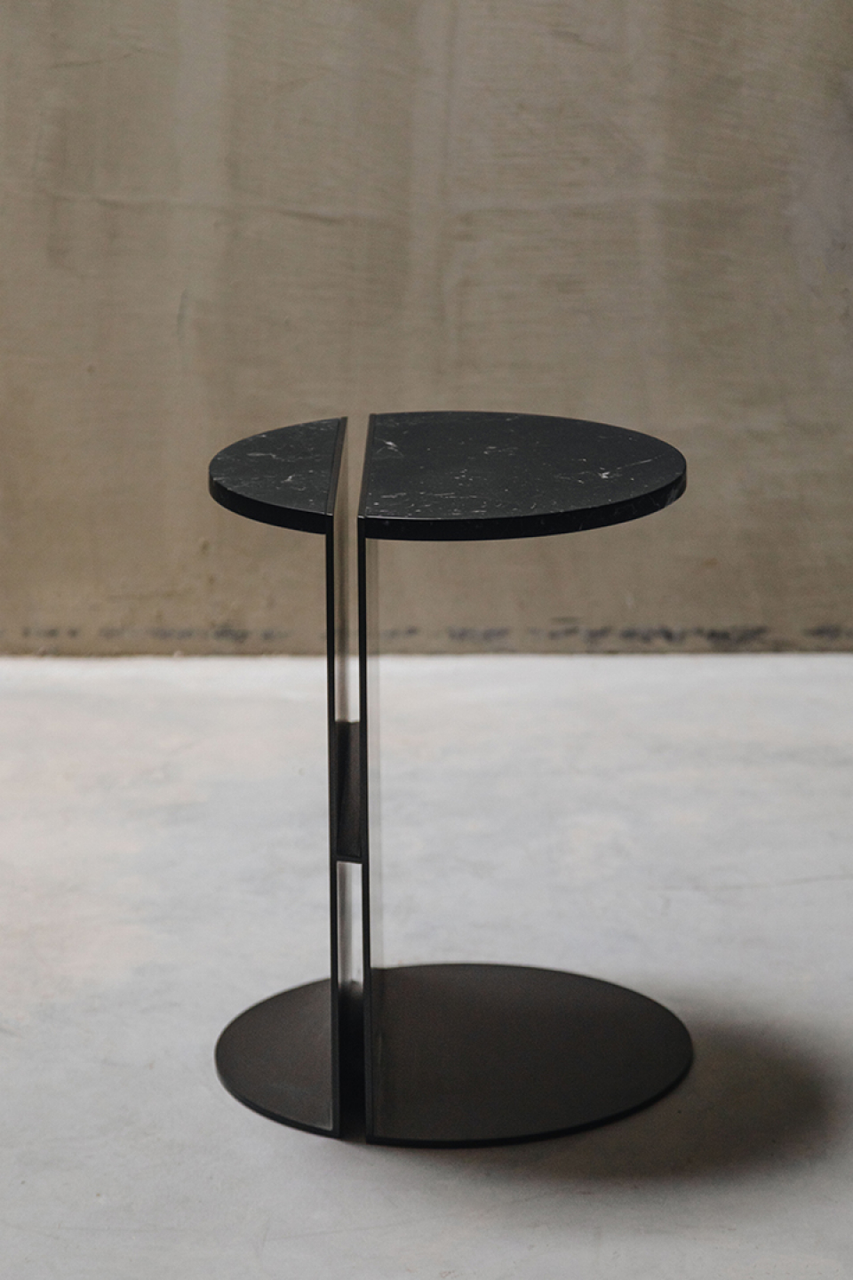 HALF NERO MARQUINA image 3 | Marble Side Tables | MAAMI HOME 