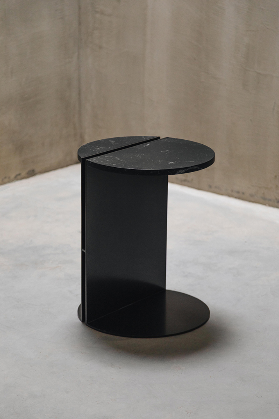 HALF NERO MARQUINA image 2 | Marble Side Tables | MAAMI HOME 