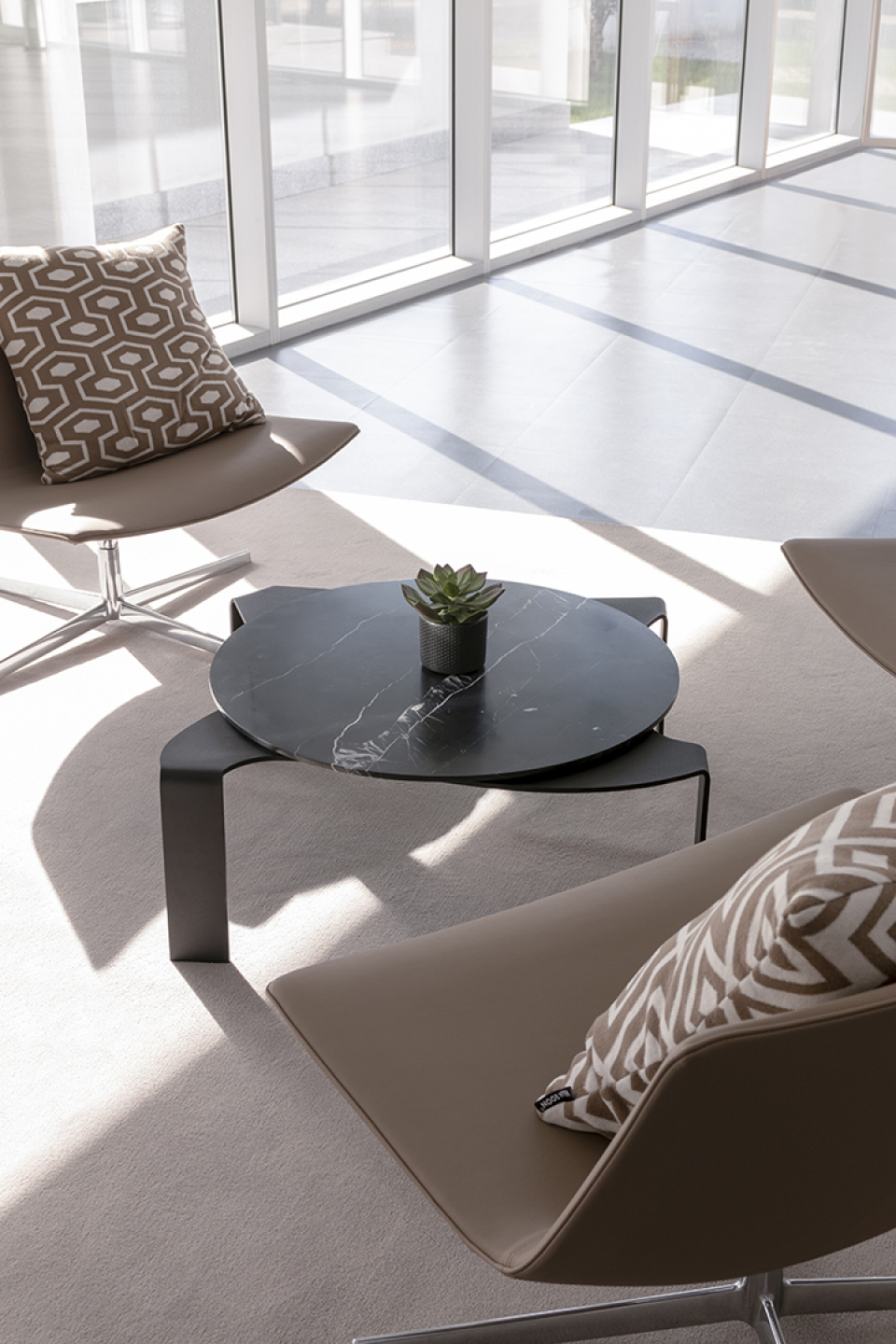 MOON NERO MARQUINA image 2 | Marble Coffee Tables | MAAMI HOME 
