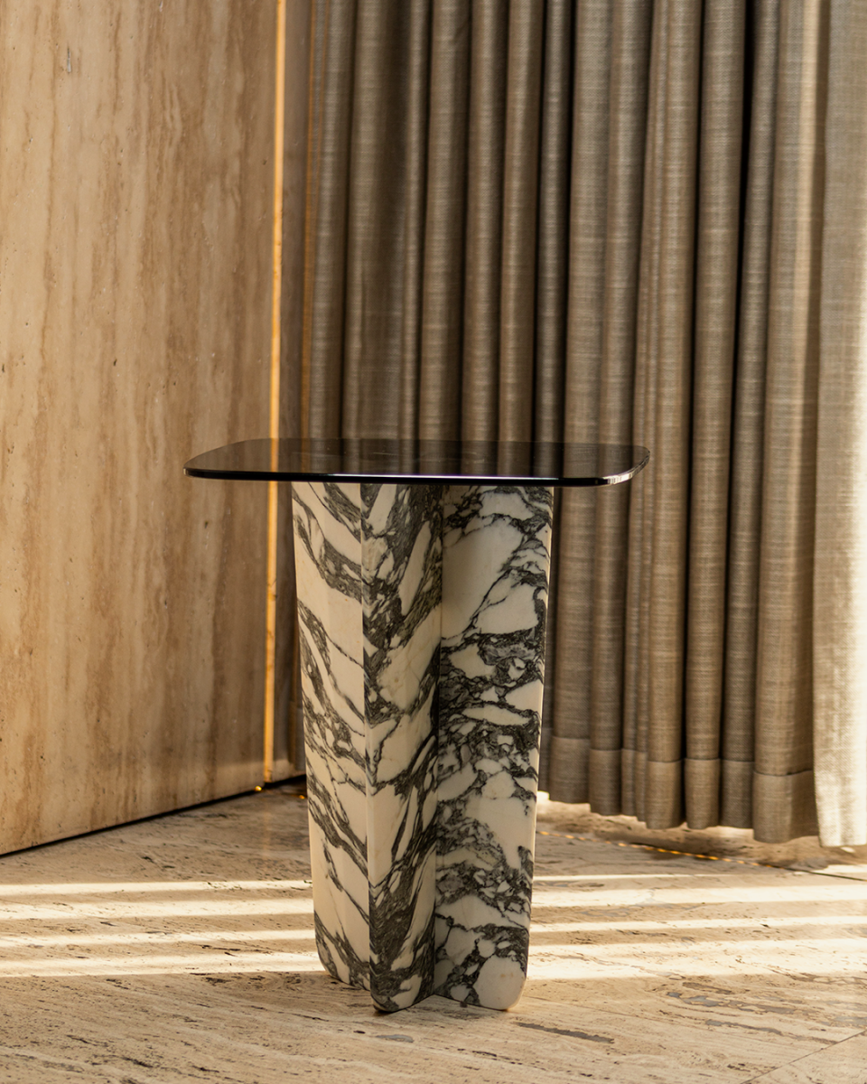 QUINA ARABESCATO image 2 | Marble Side Tables | MAAMI HOME 