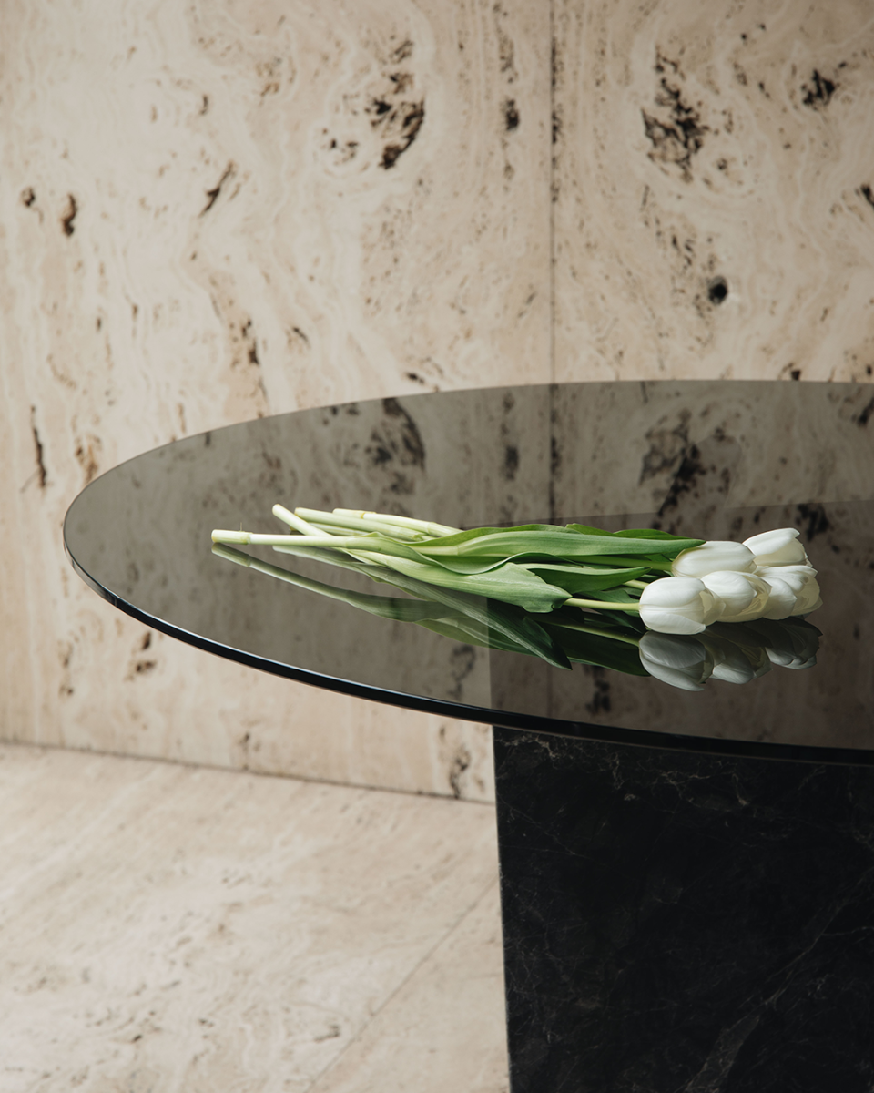 QUINA DINING SPIDER GREY image 3 | Marble Dining Tables | MAAMI HOME 