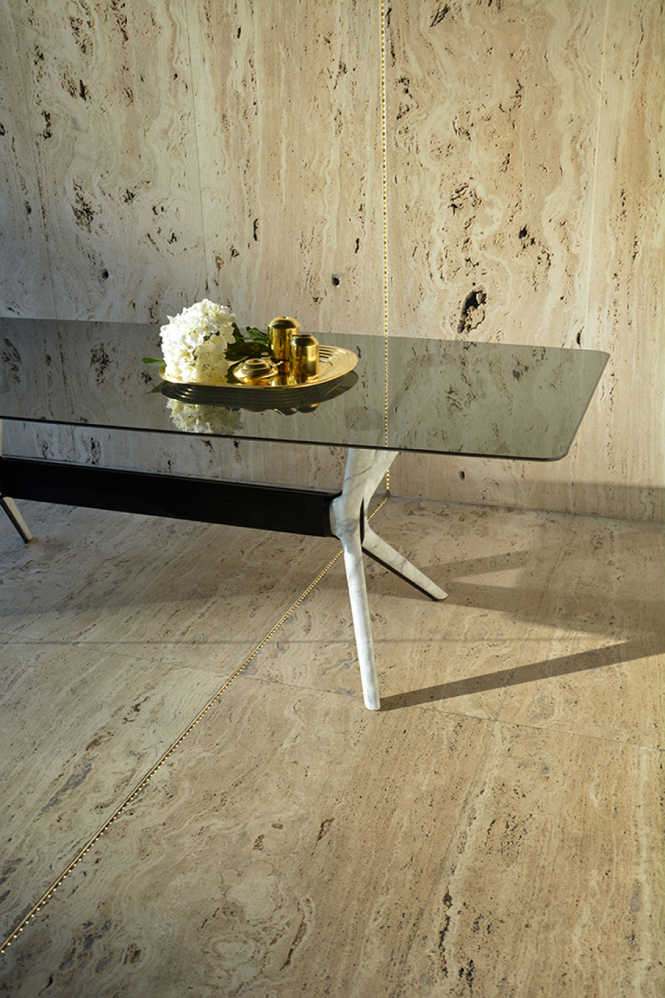 ROOTS MARBLE CALACATTA image 1 | Marble Dining Tables | MAAMI HOME 