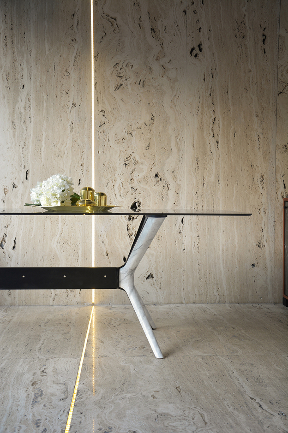 ROOTS MARBLE CALACATTA image 0 | Marble Dining Tables | MAAMI HOME 
