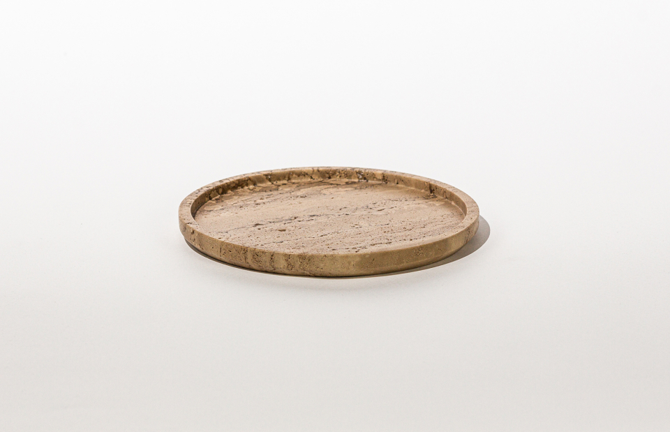 ROUND PLATE TRAVERTINE image 3 | Marble Accessories | MAAMI HOME 