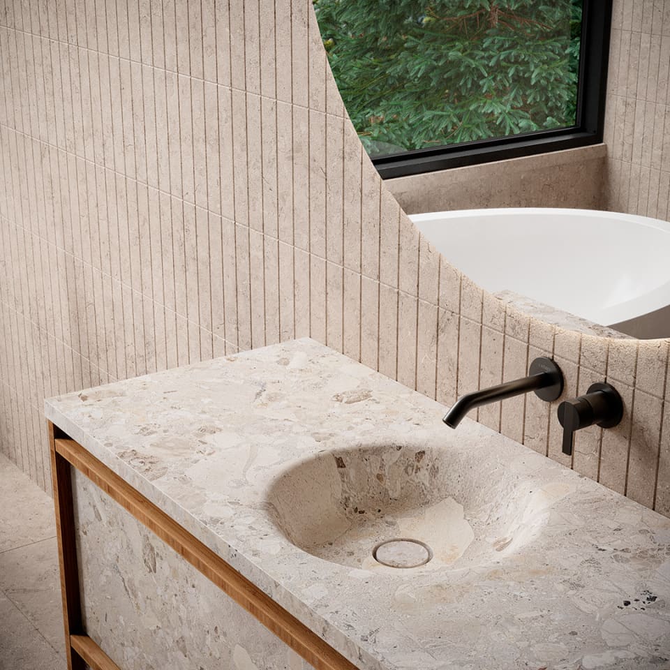 NORDIC WOOD washbasin with a honed stone top and a wooden frame